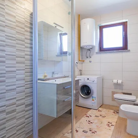 Kaylie Apartament *